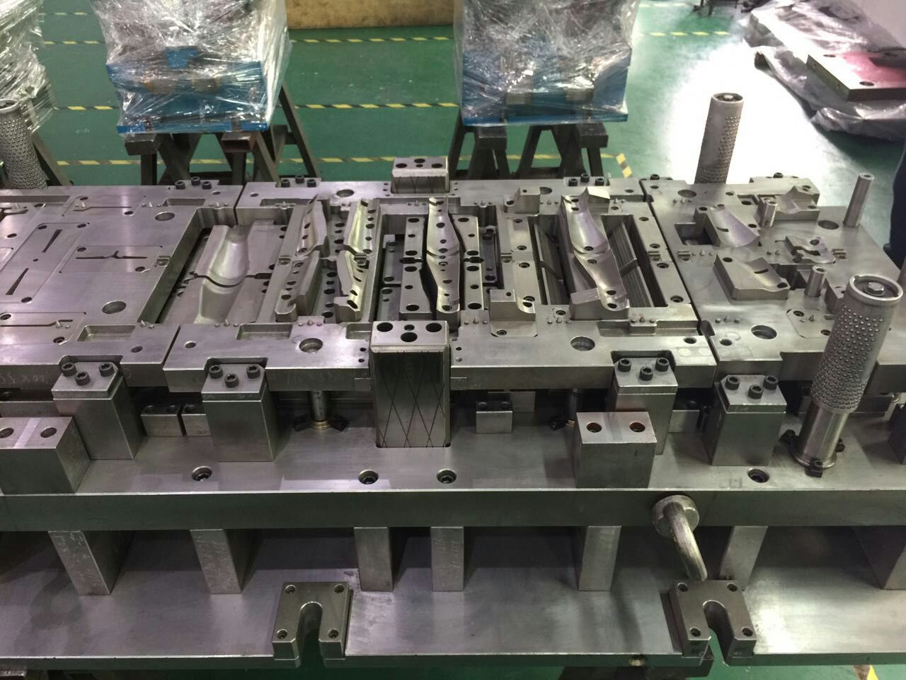汽车零部件冲压模具